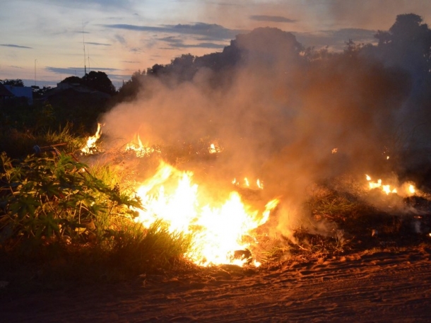 Moradores têm registrado focos de incêndios em diversos bairros de Três Lagoas. - Arquivo/JPNEWS