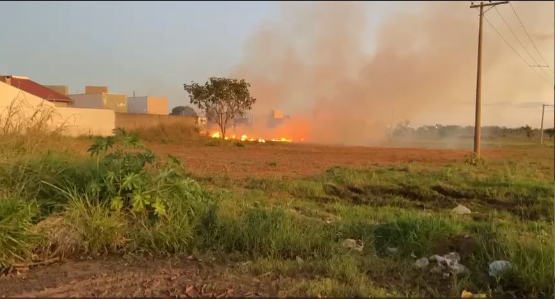 O Corpo de Bombeiros de MS alerta a população não usar o fogo na limpeza de terrenos neste período de inverno - Reprodução TVC HD