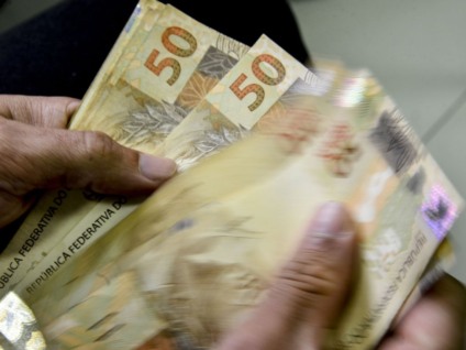 Auxílio Gás também será pago hoje a inscritos no CadÚnico - Foto: Marcello Casal Jr/Agência Brasil