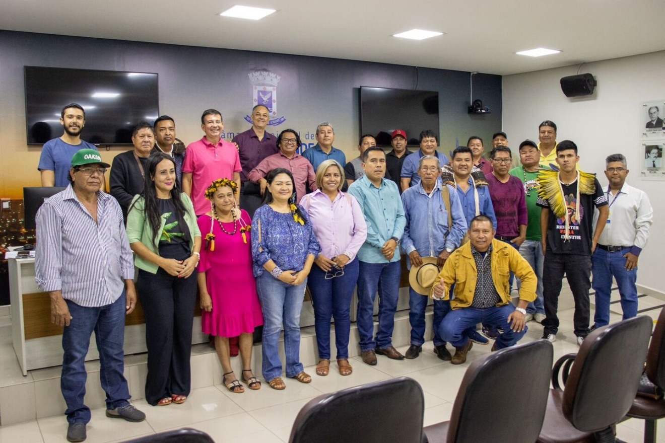 Participantes da primeira reunião da Comissão Especial das Causas Indígenas da Câmara de Vereadores da Capital - Foto: Divulgação / Assessoria