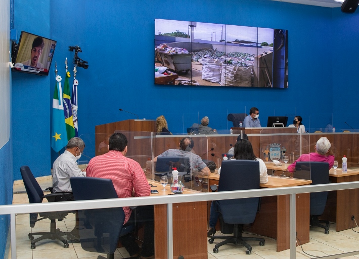 Vereadores participaram de uma reunião para debater o assunto - Divulgação