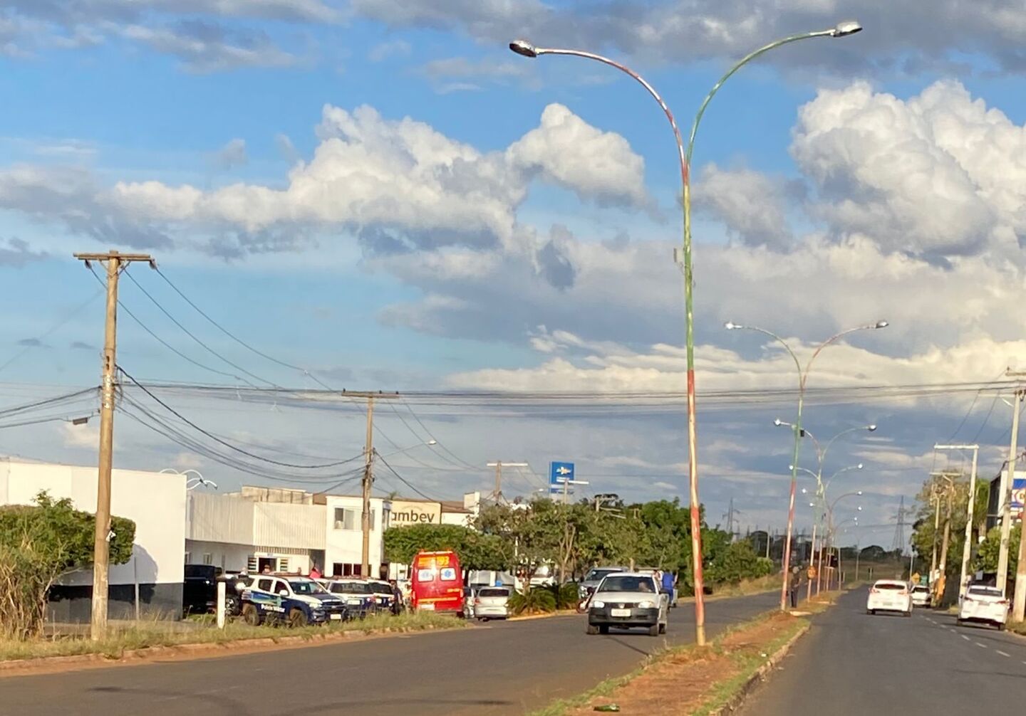 A Polícia Militar esteve no local e conseguiu acalmá-la - REDES SOCIAIS