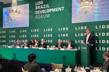Eduardo Riedel falou para empresários, executivos e líderes mundiais - Foto: Vanessa Carvalho/Lide