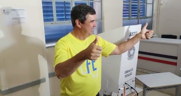 Eduardo Riedel após concluir sua votação - Bruno Nascimento