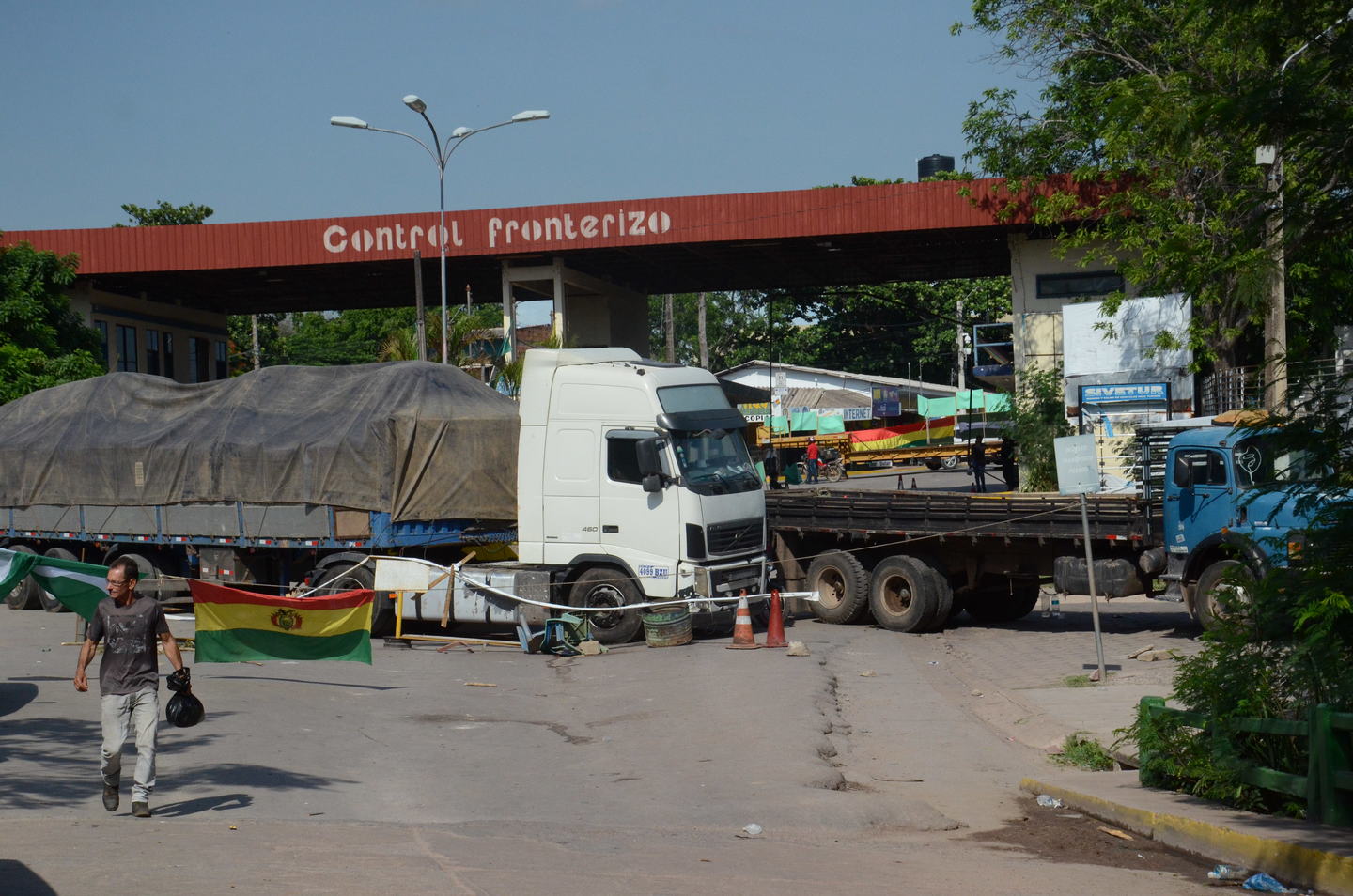 Apenas ambulância pode passar pelo bloqueio - Foto: Rodolfo Cesar