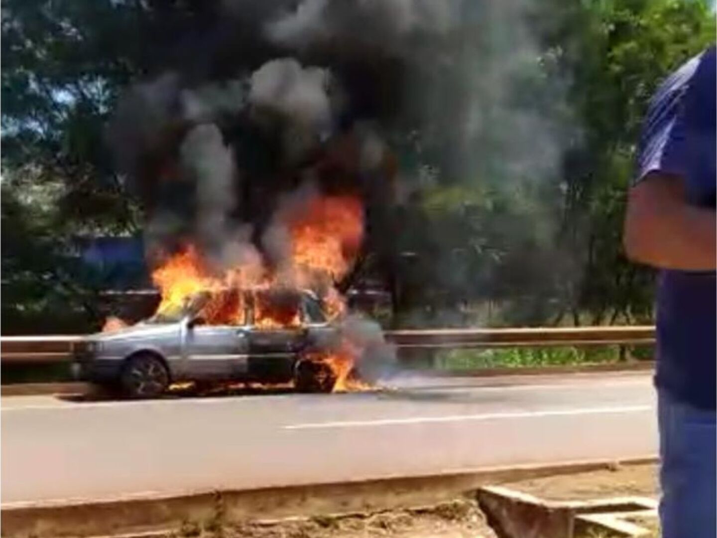 Responsáveis por atear fogo em pneus ainda não foram identificados, diz PRF - Foto: Reprodução vídeo