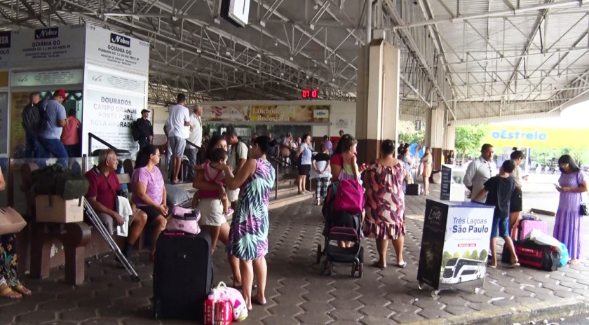 Terça-feira começou com muitos passageiros embarcando e desembarcando em Três Lagoas