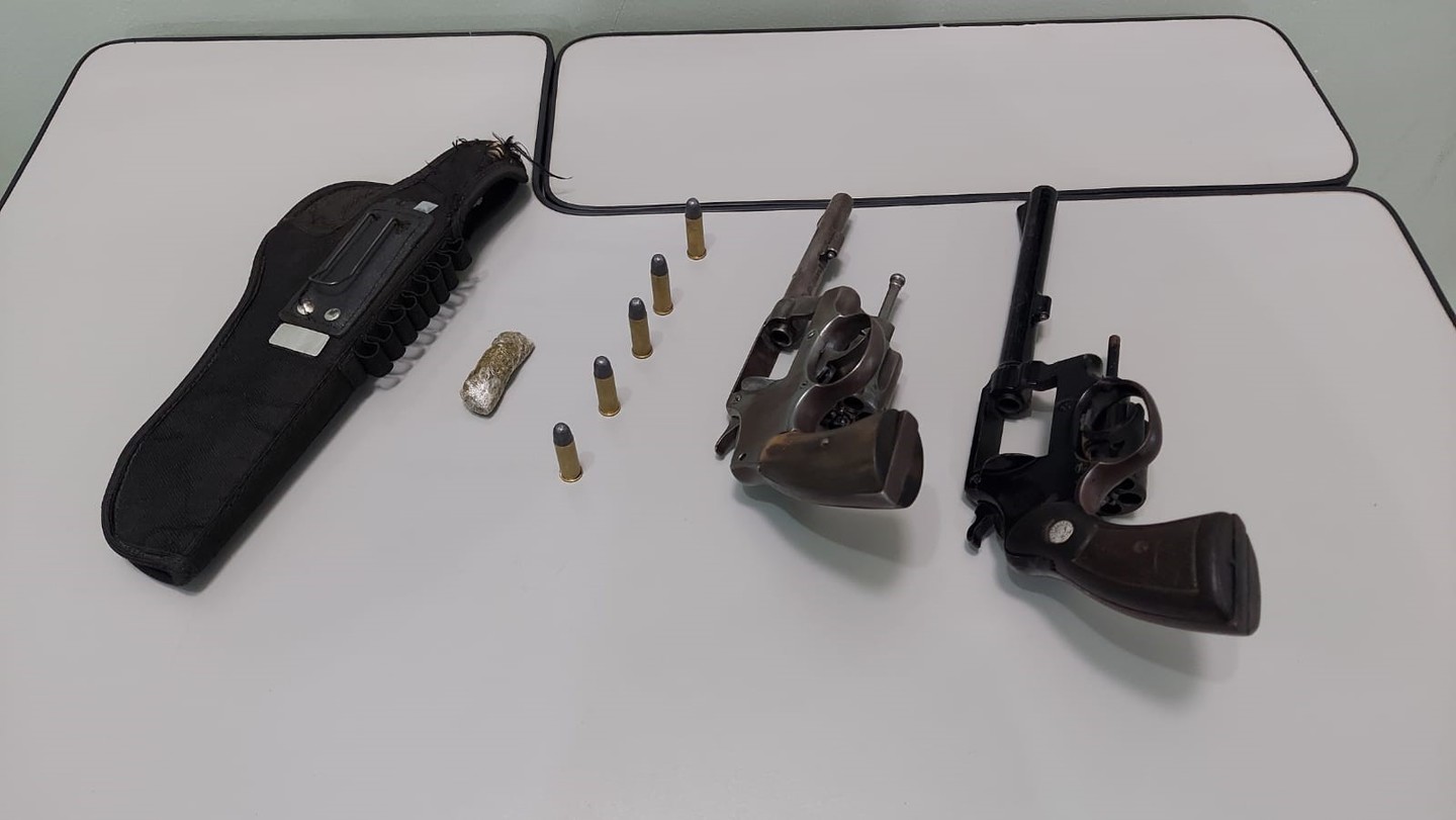 Armas utilizadas por criminosos para assaltar comerciantes e transeuntes em Três Lagoas são apreendidas pelo SIG - Divulgação/Polícia Civil