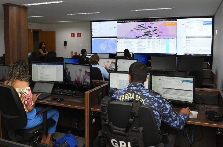 Gabinete de Gestão de Incidentes no Centro Integrado de Comando e Controle da Sejusp, na Capital - Foto: Reprodução/GovMS