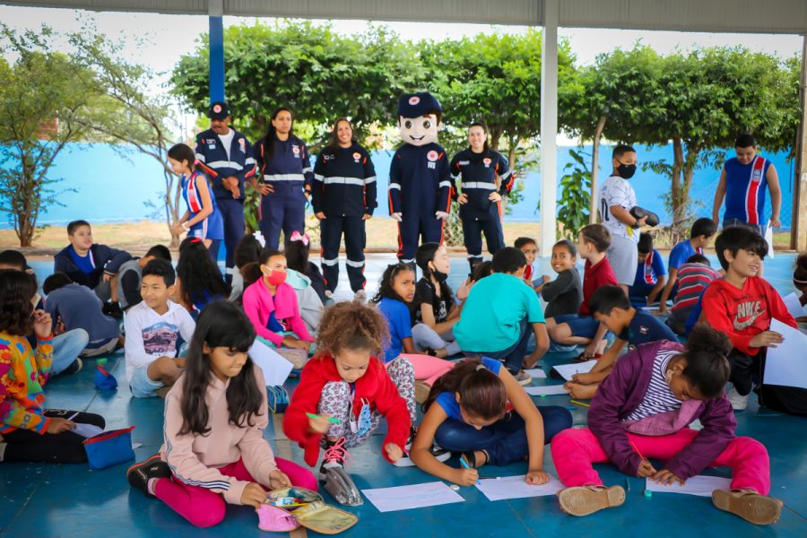 Projeto Samuzinho com os alunos da Escola Municipal Parque São Carlos - PMTL/Divulgação