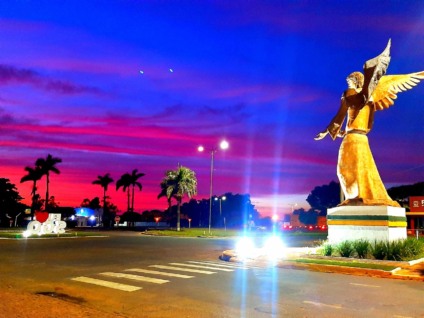 Estátua do Anjo Gabriel em São Gabriel do Oeste. - Foto: Victor Currales