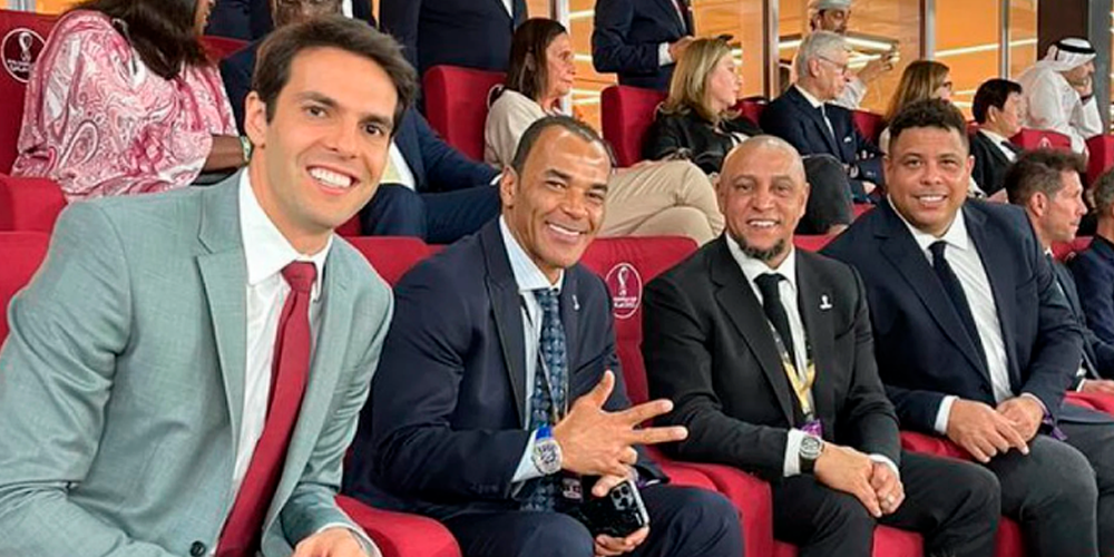 Ronaldo Fenômeno fica ao lado de Kaká, Cafu e Roberto Carlos - Divulgação