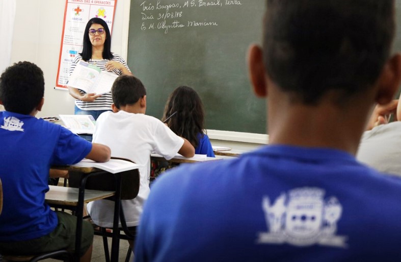 Além da valorização salarial, os professores contam com o aporte da Prefeitura de Três Lagoas que no início do ano realizou a entrega de um notebook para cada educador - Divulgação