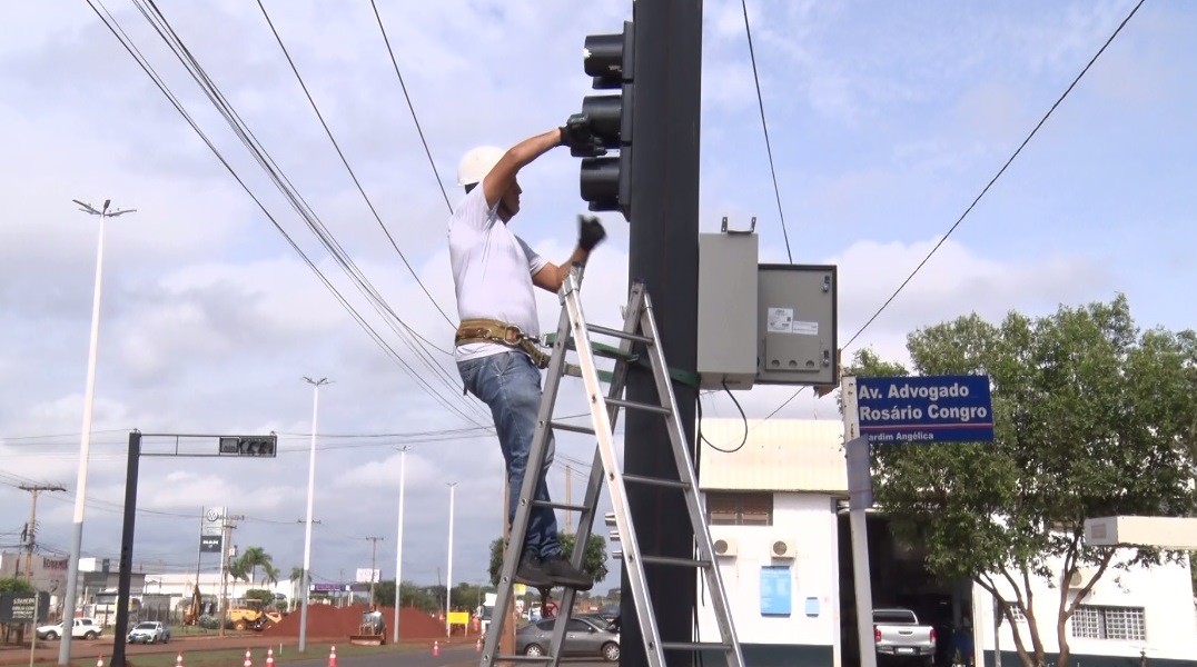 Semáforo é instalado no cruzamento da Ranulpho e Rosário Congro - Reprodução TVC