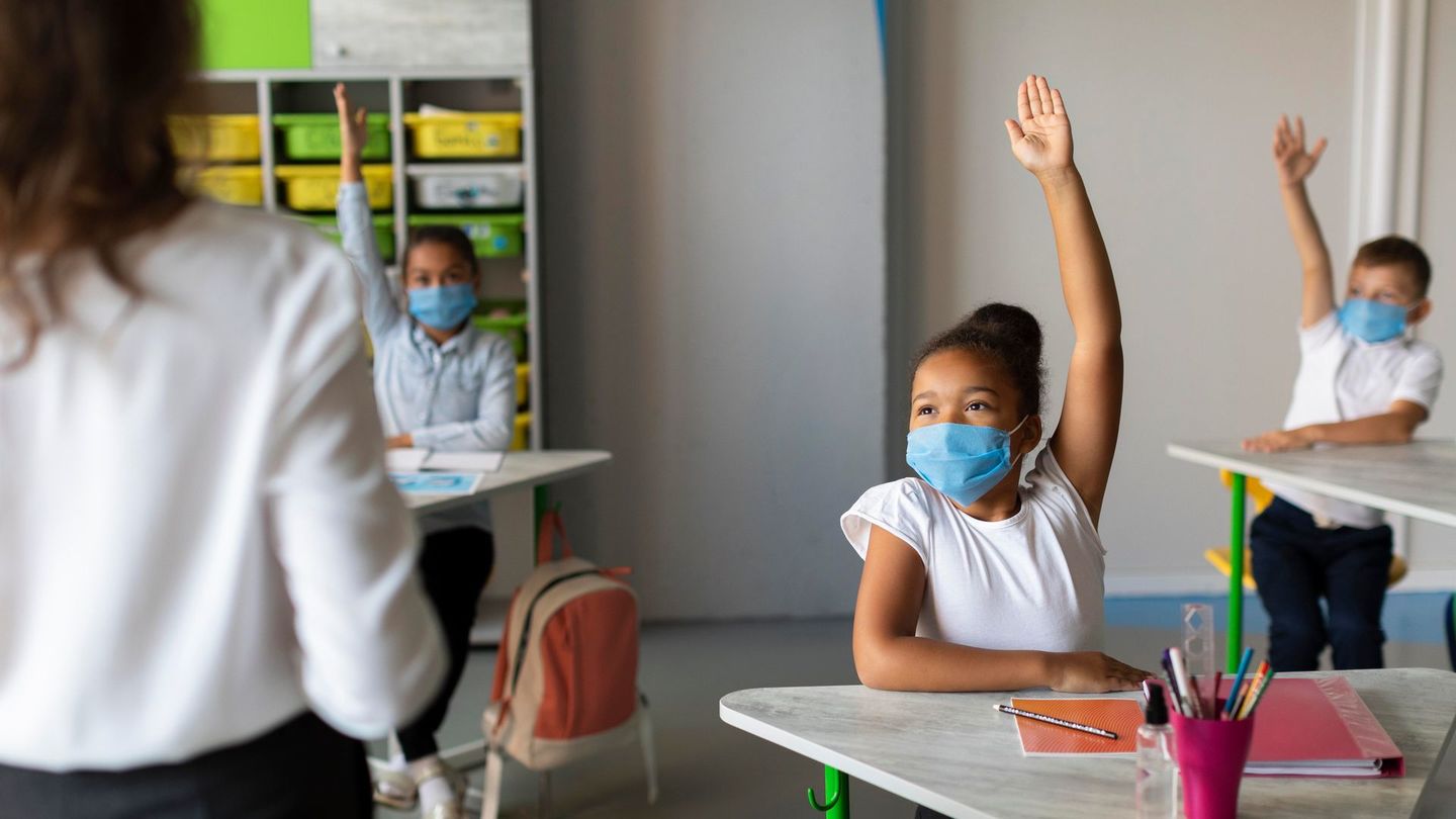 Com o início da vacinação dos profissionais da educação, retorno das aulas presenciais volta a ser discutido - Imagem ilustrativa