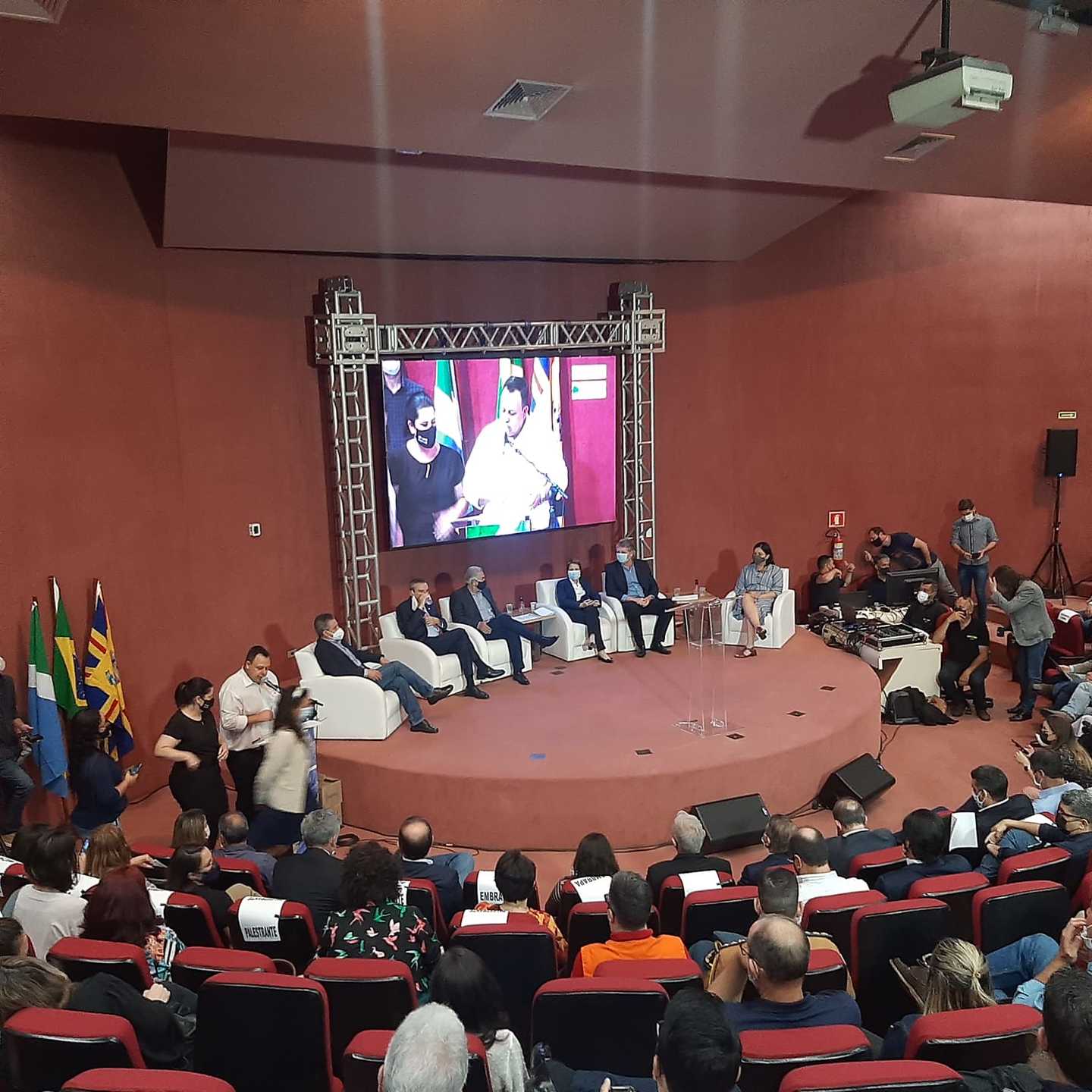 Ministra Tereza e governador estiveram hoje na abertura do seminário - Rosana Siqueira