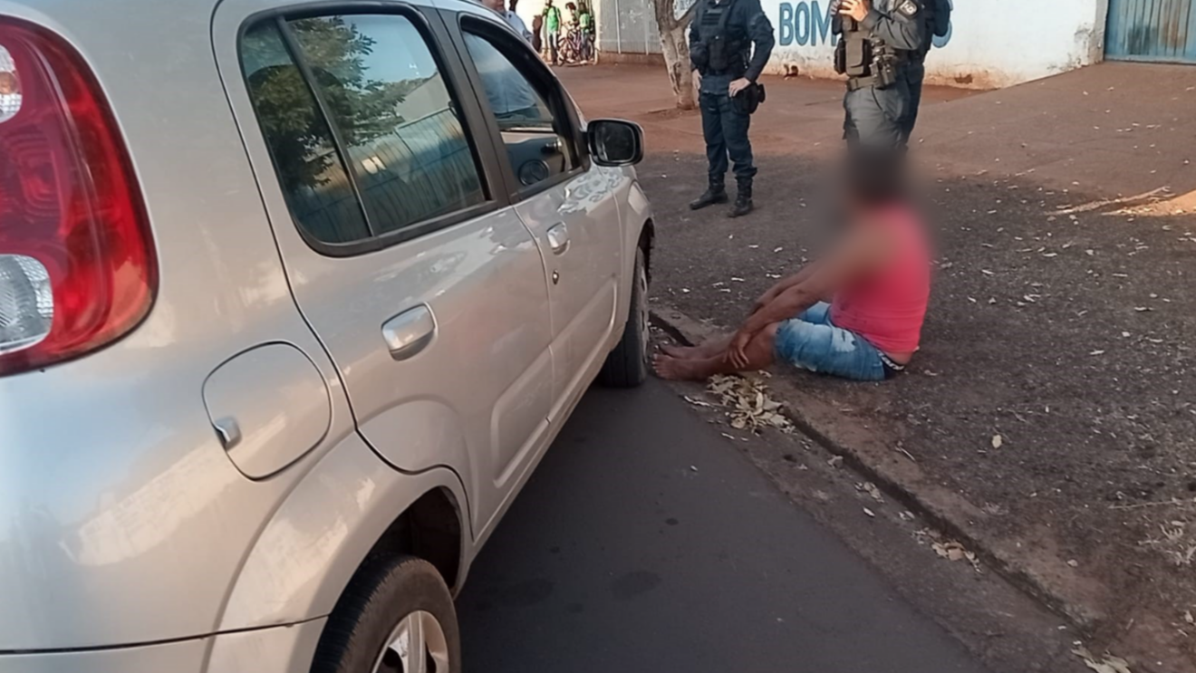 Homem causa acidente após colisão lateral com outro carro e acaba preso por embriaguez ao volante - Alfredo Neto/JPNews