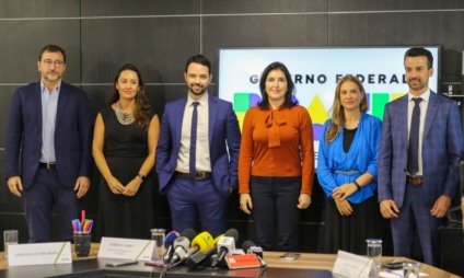 A ministra do Planejamento e Orçamento, Simone Tebet, faz anúncio do grupo de secretários da pasta. - Agência Brasil