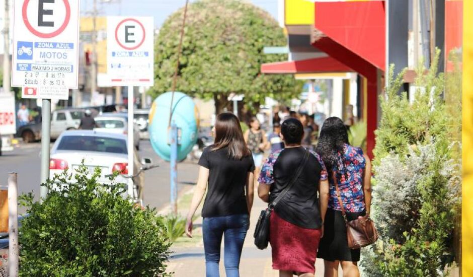 Ponto facultativo na quinta-feira deve contribuir para as vendas - Arquivo/ JPNews