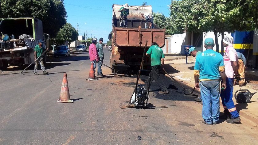 Após o período chuvoso, equipes do Departamento de Obras executam manutenção nas ruas e estradas - arquivo/JPNews