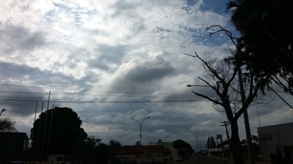 Condições de céu parcialmente nublado a nublado com pancadas de chuva para todas as áreas - Alex Santos/JPNEWS