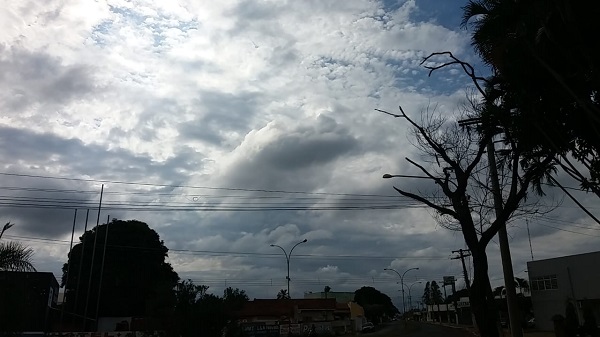 Condições de céu parcialmente nublado a nublado com pancadas de chuva para todas as áreas - Alex Santos/JPNEWS