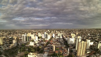 Campo Grande tem previsão de mínima de 20°C e máxima de 30°C. A umidade relativa do ar fica entre 20% e 50%, que é considerada baixa. A cidade terá poucas nuvens, sem expectativa de chuva ao longo do dia. - Foto:Clima ao Vivo