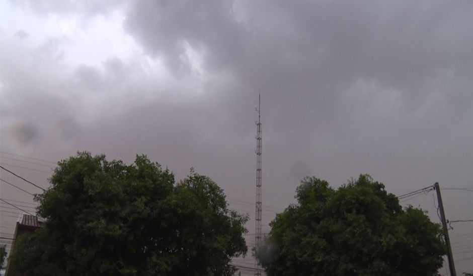 Previsão é de chuva entre 20 mm/h e 50 mm/h, ventos intensos e queda de granizo. - Foto: Arquivo/JPNews