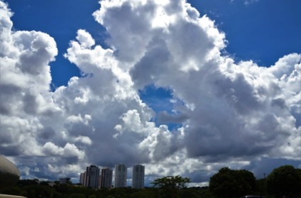 O sábado deve ser de céu com muitas nuvens; pancadas de chuvas isoladas também podem ocorrer - Foto: Governo de MS