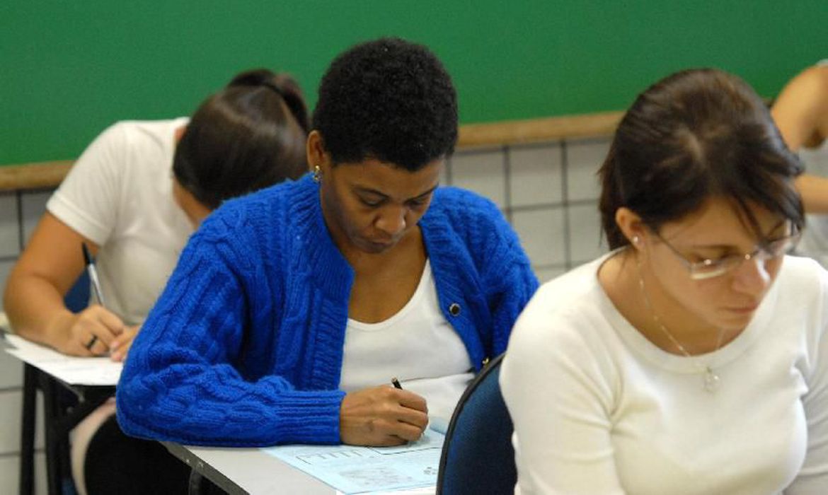 A aplicação das provas para o ensino fundamental e médio será no dia 25 de abril, em todos os estados e no Distrito Federal - Foto: Agência Brasil