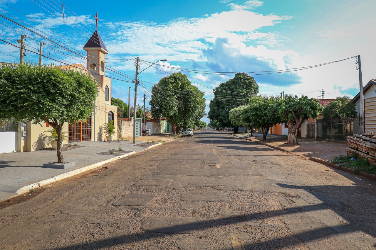 Prefeitura lícita obra de recapeamento para o bairro Interlagos - Divulgação