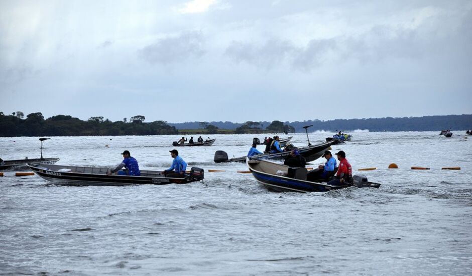 Pescadores precisam respeitar algumas regras para respeitar o período de defeso 'Piracema'.