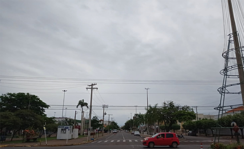 Terça-feira o dia começou com céu nublado e garoa fina - Albert Silva/RCN67