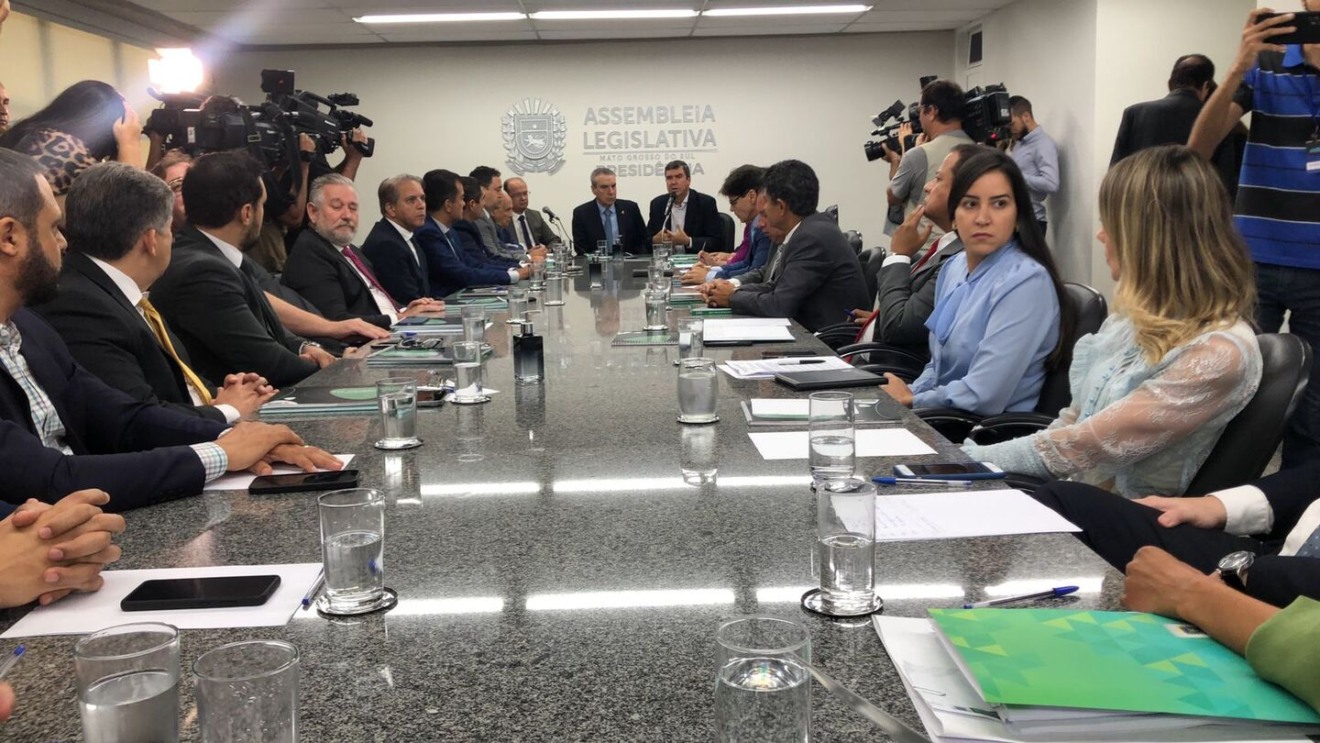 Reunião de transição do governo estadual com presença dos deputados - Foto: Gerson Wassouf