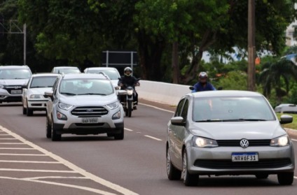 O motorista flagrado circulando com veículo não licenciado comete uma infração gravíssima que prevê aplicação de multa de R$ 293,47. - Divulgação/Assessoria