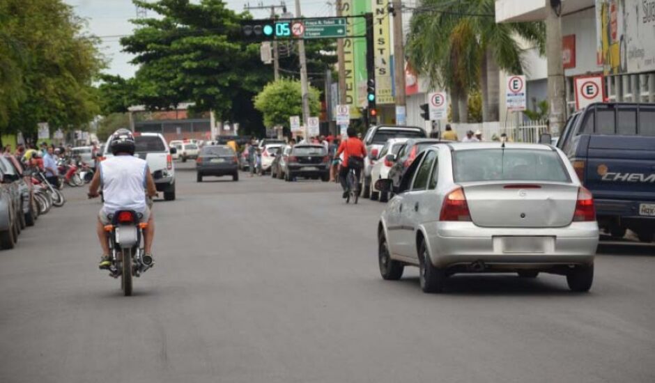 Basta ficar alguns minutos nas ruas e avenidas de Três Lagoas para se deparar com inúmeras infrações - arquivo/JPNews