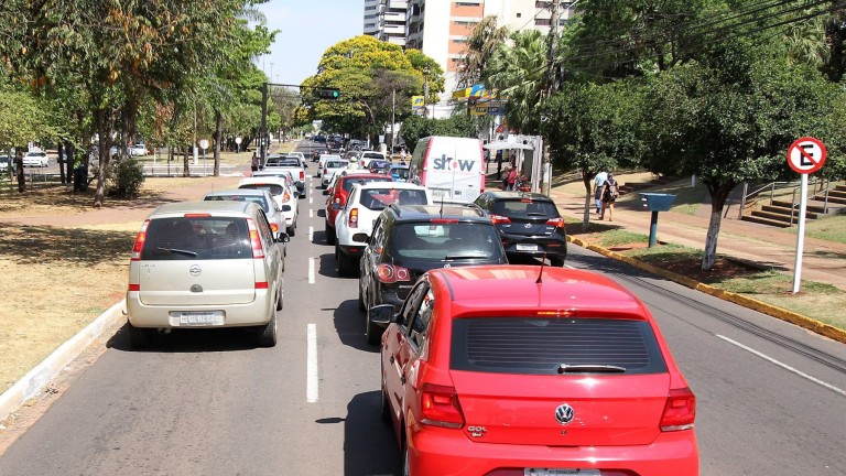 Os condutores precisam portar o documento sob pena de multa e pontos na carteira - Foto: Prefeitura de Campo Grande