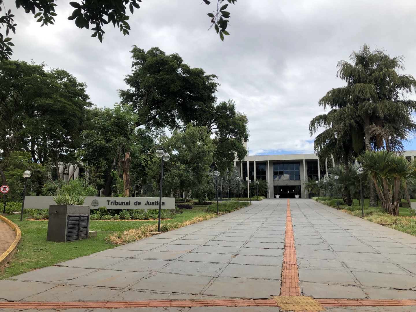 Comércio, bares e restaurantes da capital alegam prejuízo com toque de recolher - Foto: Isabelly Melo