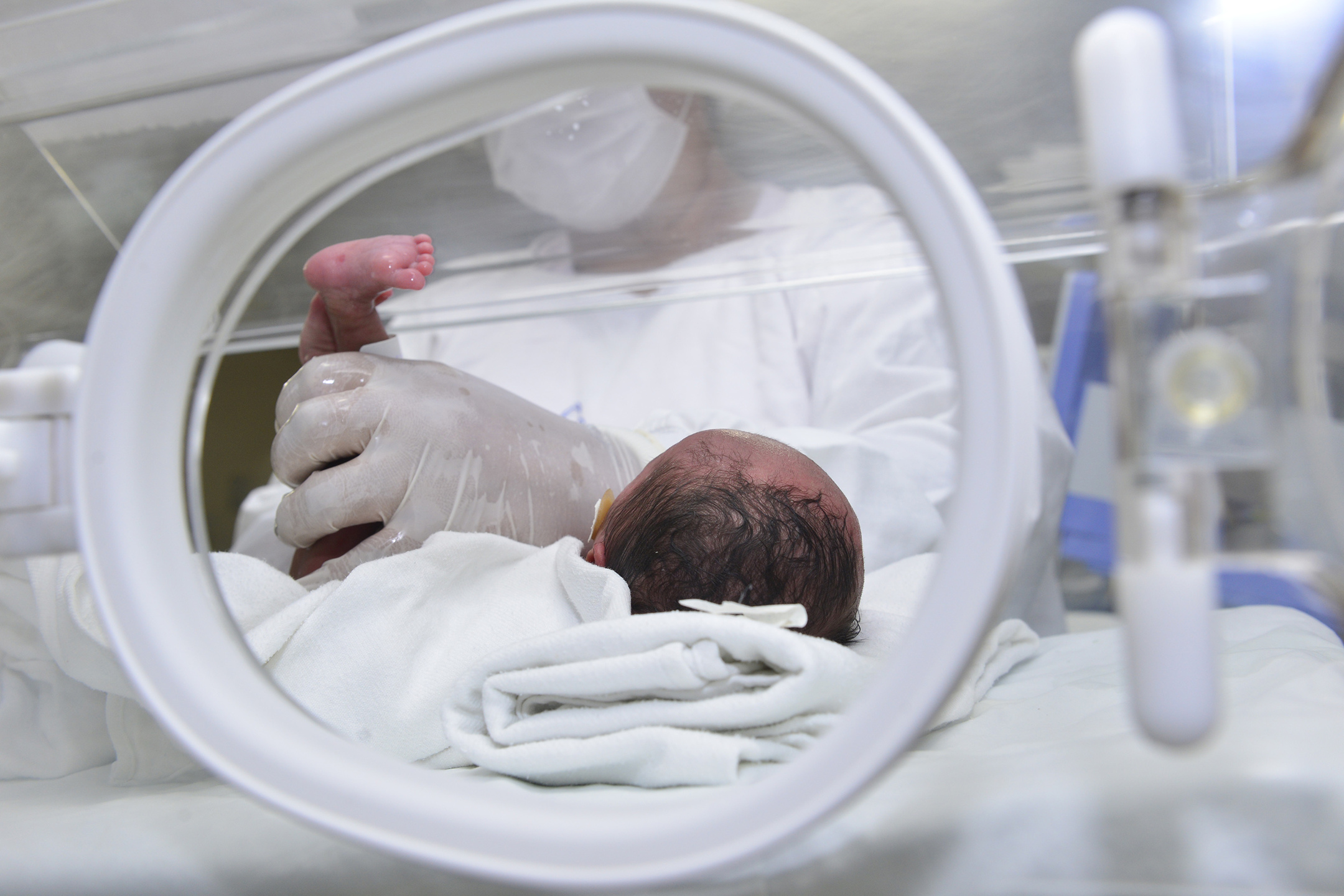 Bebê prematuro em leito de UTI - Foto: Portal Hospitais Brasil