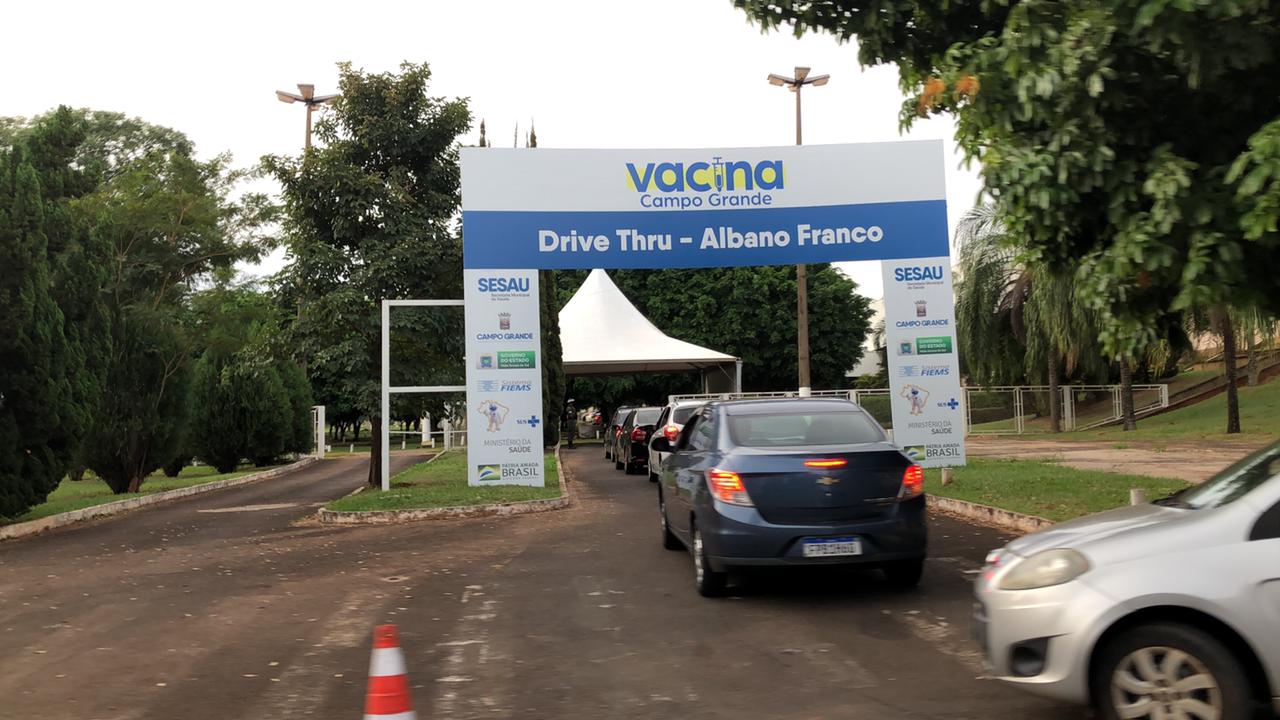 Fila da vacina começou a ser formada por volta das 3h da manhã. - Foto: Arquivo CBN/Isabelly Melo