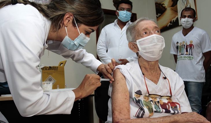 Na sexta-feira (04) todos os idosos acima de 80 anos deverão ser imunizados - Saul Schramm/GOV-MS