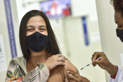 Agora qualquer pessoas acima de 18 anos pode tomar a vacina, confira prescrições - Foto:Divulgação