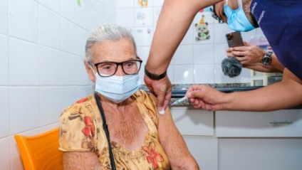 O reforço também está liberado para idosos de 60 anos ou mais - Foto: PMCG