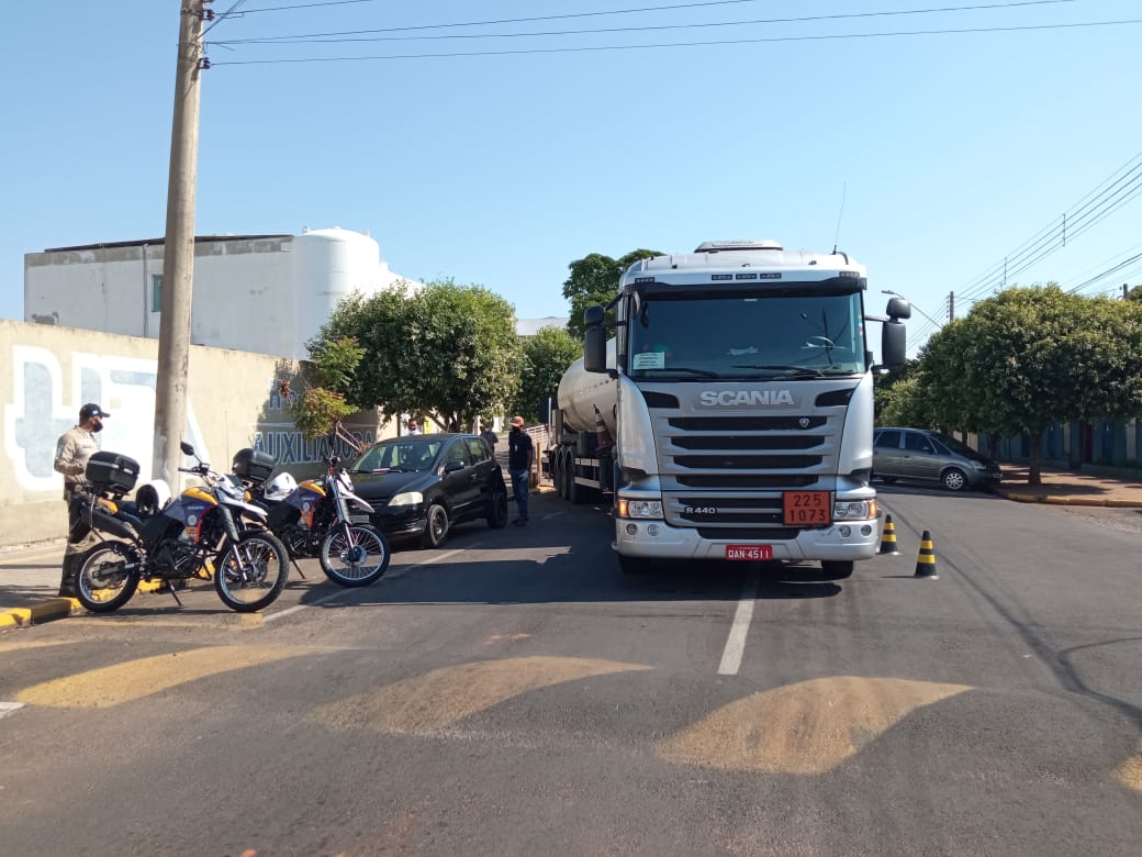 Motoristas estacionam em vaga destinada para o caminhão de oxigênio no Hospital, com frequência - Divulgação/Assessoria