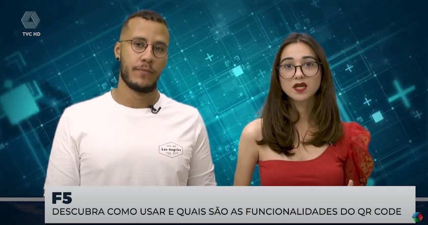 Vinícius Leal e Carol Beghellini apresentam o quadro semanal, F5 - Reprodução/TVC