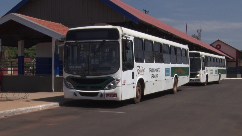 As queixas incluem a falta de informações, horários corretos e indisponibilidade de ônibus nos feriados e finais de semana. - Reprodução/TVC