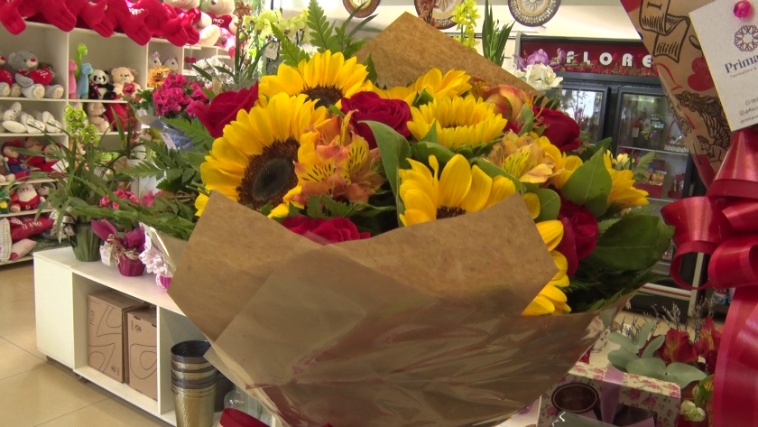 Buquê com 12 rosas pode ser encontrado de R$ 140