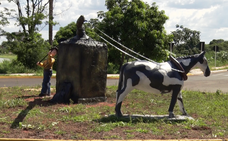 Escultura homenageia os oleiros em Três Lagoas. - Foto: Reprodução/TVC