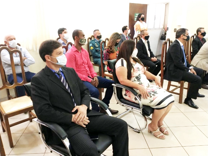 Cerimônia de diplomação foi realizada no gabinete do prefeito - Alex Santos/JPNews