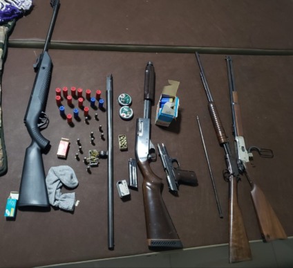 Mulher contou aos policiais que marido tinha armas de fogo e por isso temia pela sua vida - Polícia Civil